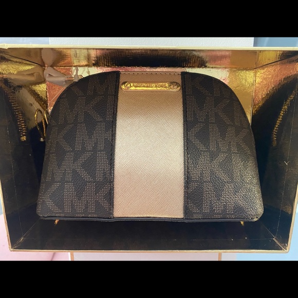 Michael Kora Travel Pack - Picture 3 of 4